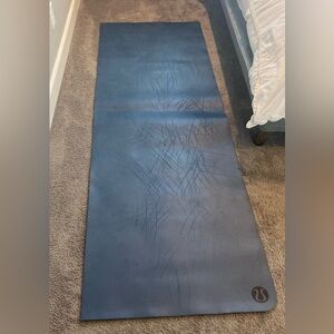 Lululemon yoga mat